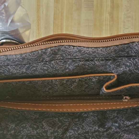 MoDA New York Leather Satchel - Picture 7 of 10